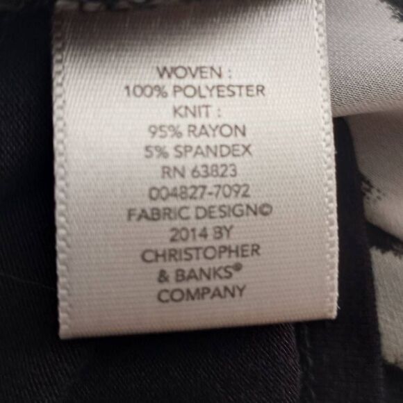 CHRISTOPHER & BANKS BLACK & WHITE CHEVERON PRINT CARDIGAN SZ.S EUC - Picture 5 of 6